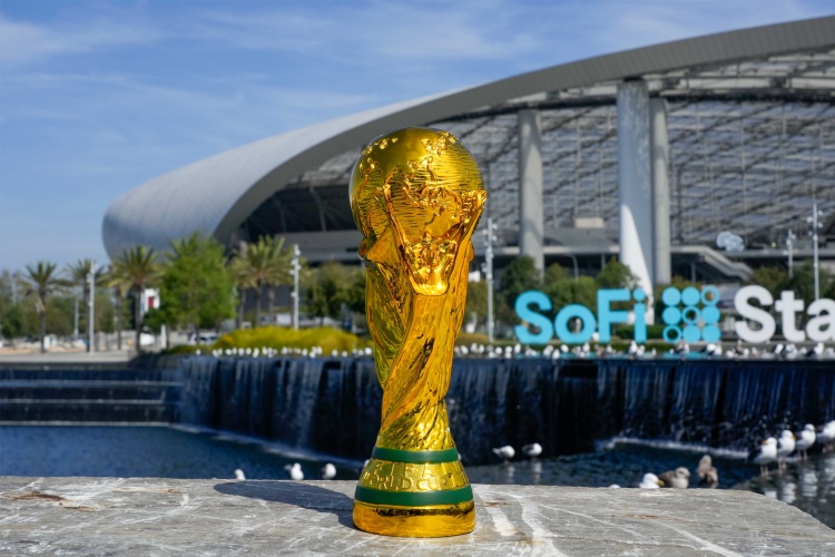 MK体育app下载-中国球迷预算9万10天看4场世界杯：为了见梅西和C罗，只好拼了